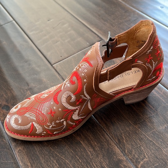 Brand new booties - Picture 4 of 6